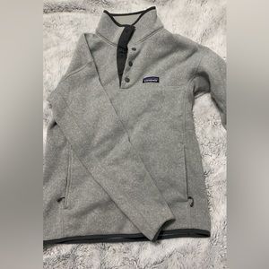 Small Patagonia pull over